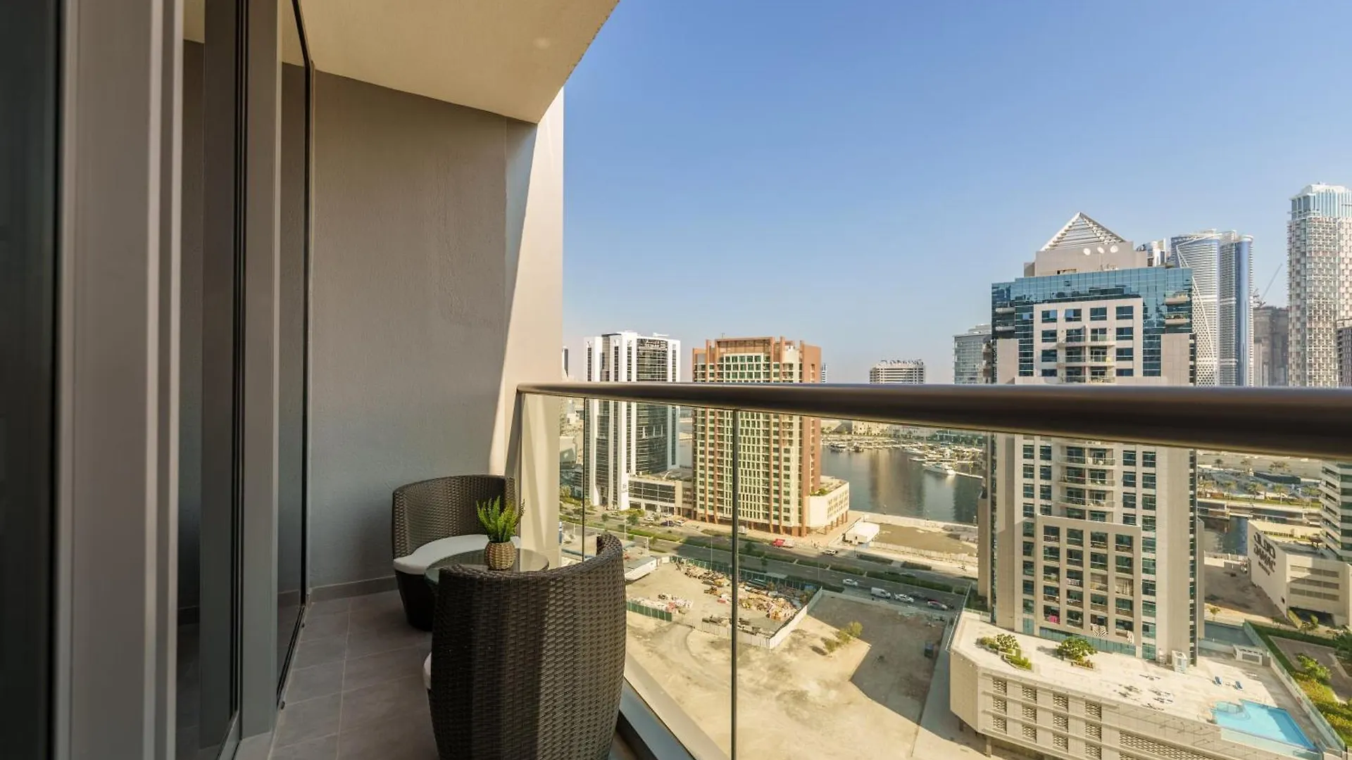 Business Bay Exquisite Living Experience-Suiteable Dubai Apartment