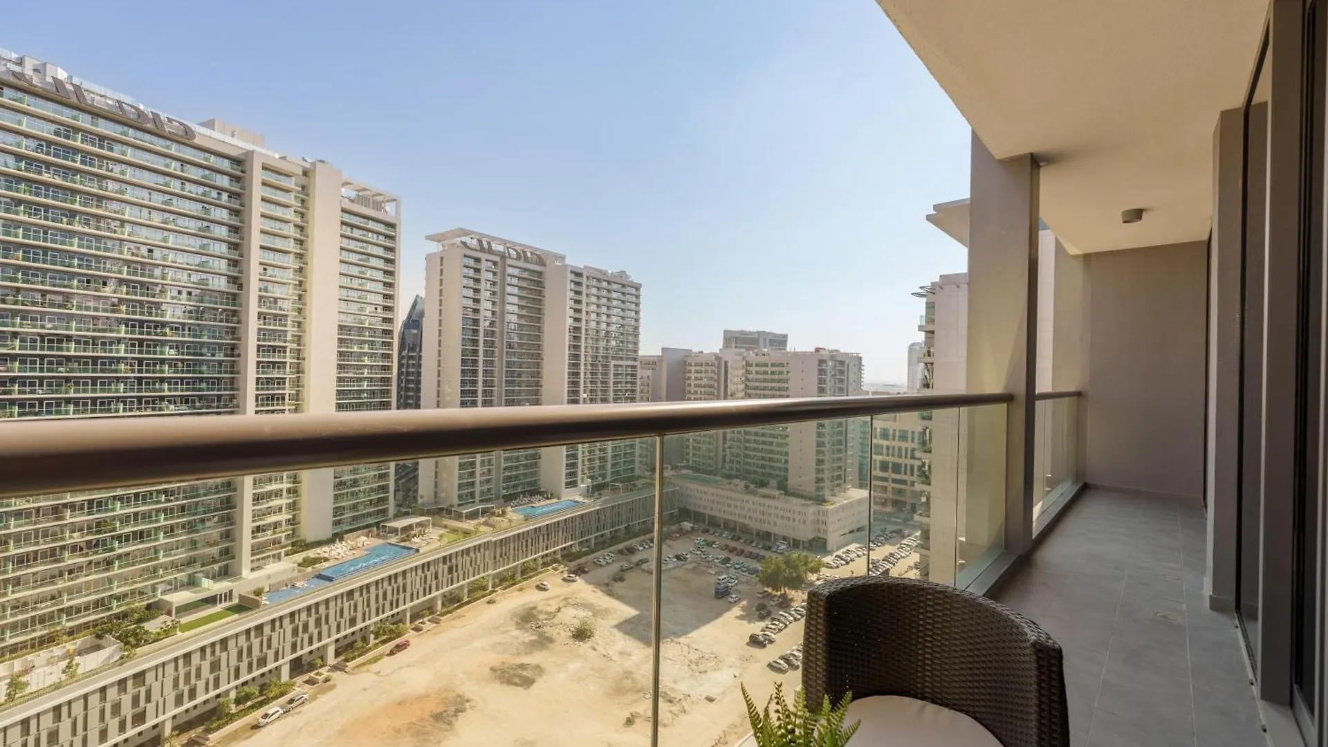 Business Bay Exquisite Living Experience-Suiteable Dubai