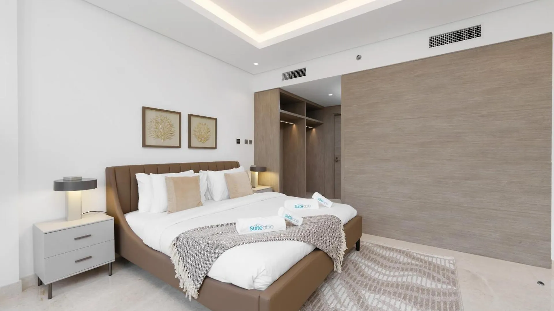 Business Bay Exquisite Living Experience-Suiteable Dubai
